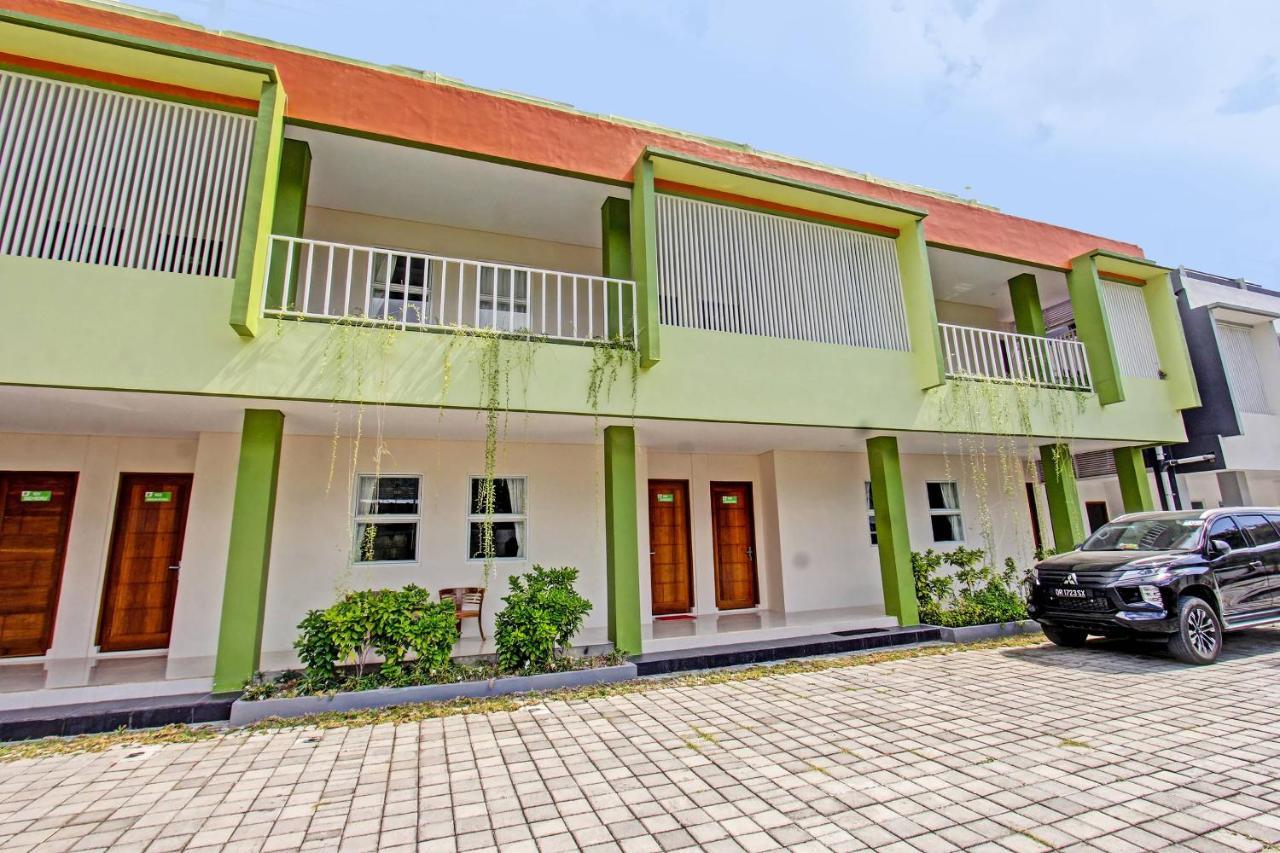 Capital O 91384 Rintaka Residence Senggigi Kültér fotó